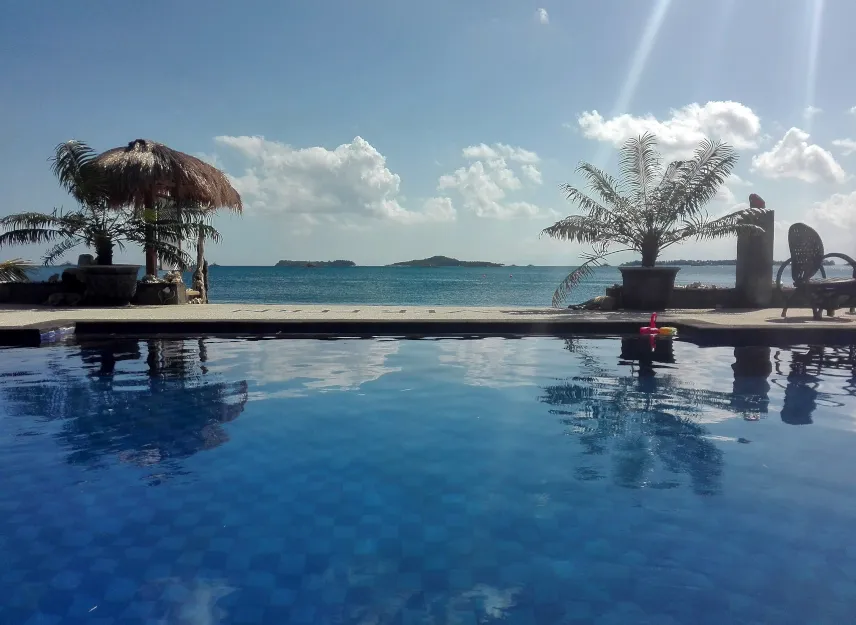 Picture of infinity pool on Lombok