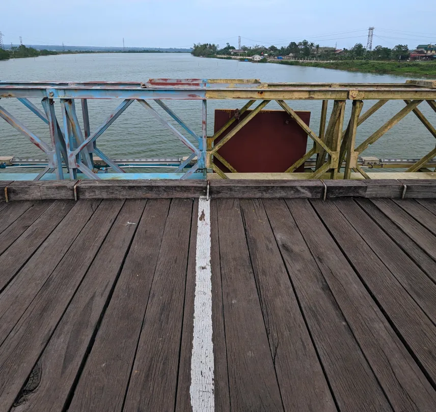 Picture of Hien Luong Bridge