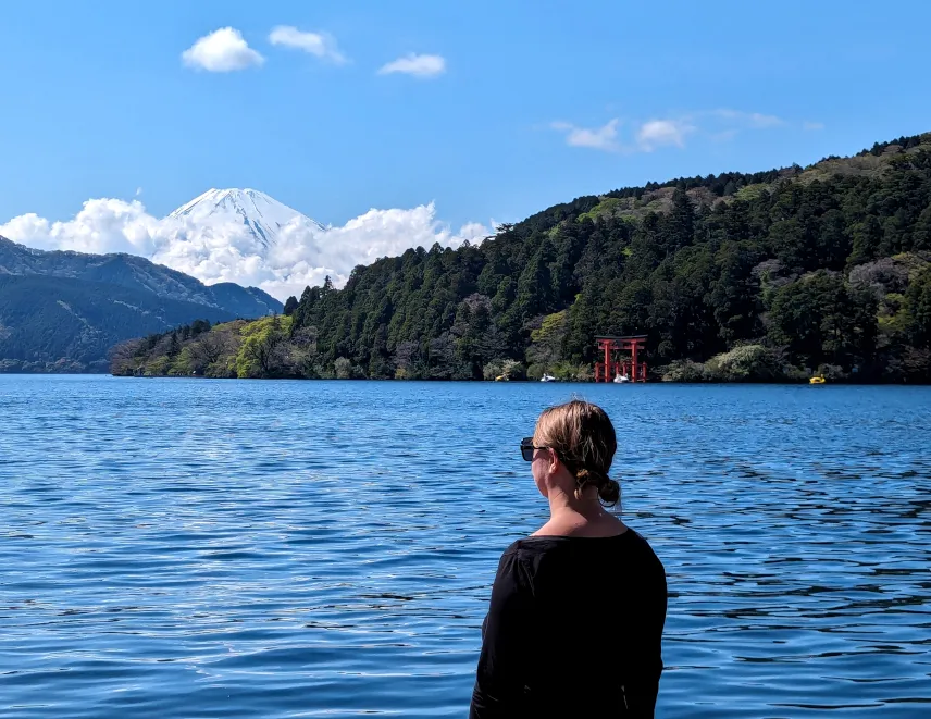 Picture of Mount Fuji peaking out behind Lake Ashi