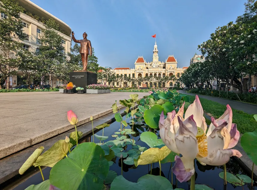 Picture of Ho Chi Minh City Hall and Quảng Trường Nguyễn Huệ