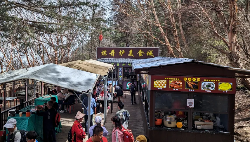 Picture of Buying snacks on Mt. Huashan