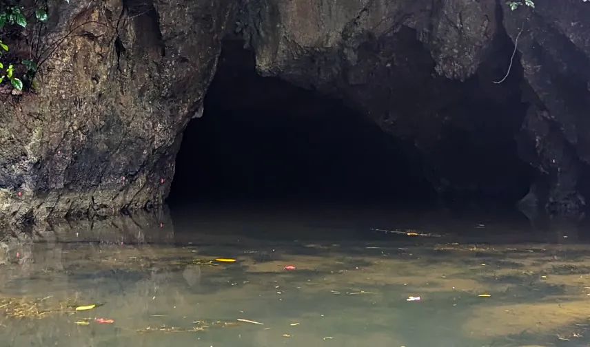 Picture of Taking a canoe into a cave