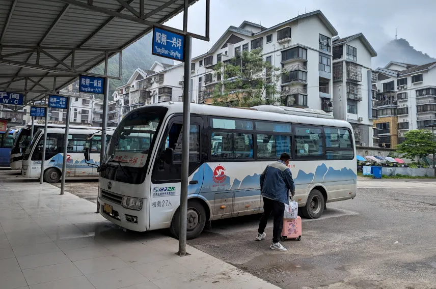 Picture of Yangshuo bus station with bus to Xingping