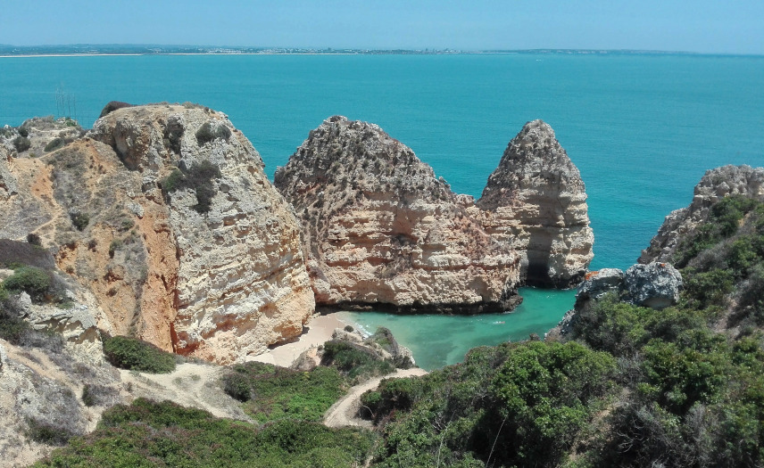 Picture of a beach in Lagos, Portugal