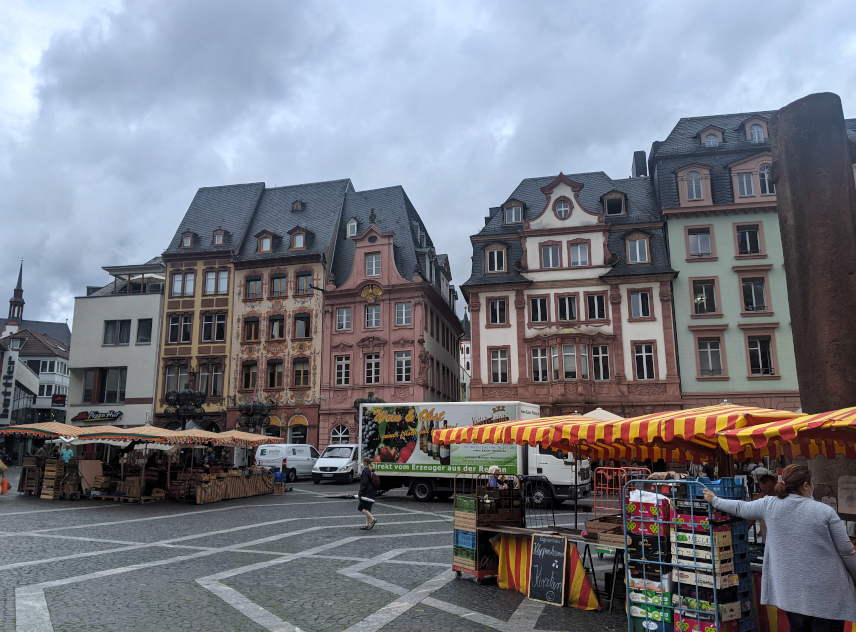 Picture of market square in Mainz